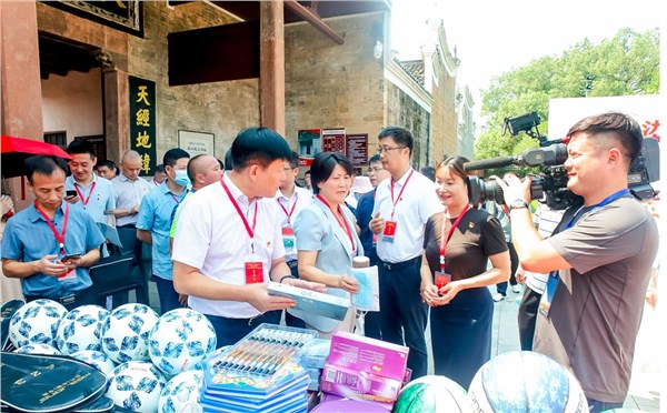 读好书跟党走 农家书屋品经典——008PG国际文化助力湖南省2021年“我的书屋?我的梦”启动式暨“新时代乡村阅读季”示范活动